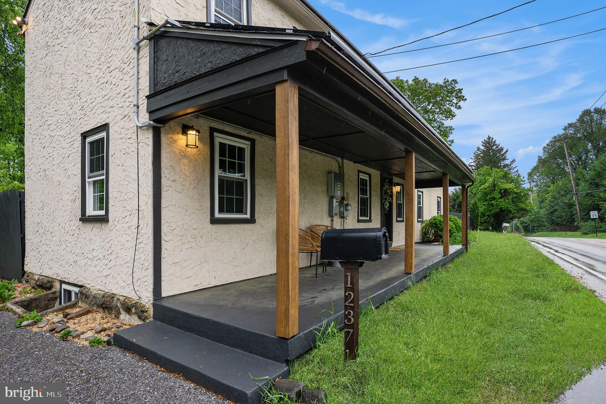 1237 W KING ROAD