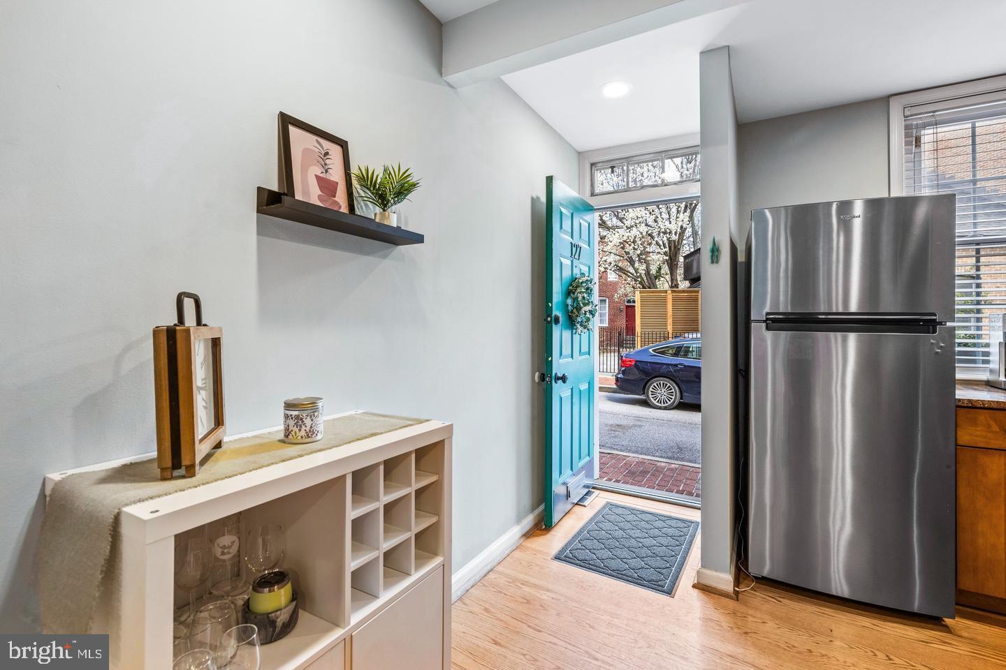 ALBEMARLE SQUARE - Residential