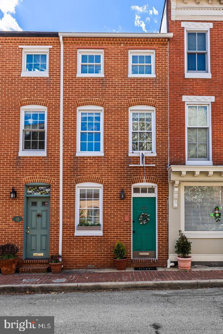 ALBEMARLE SQUARE - Residential