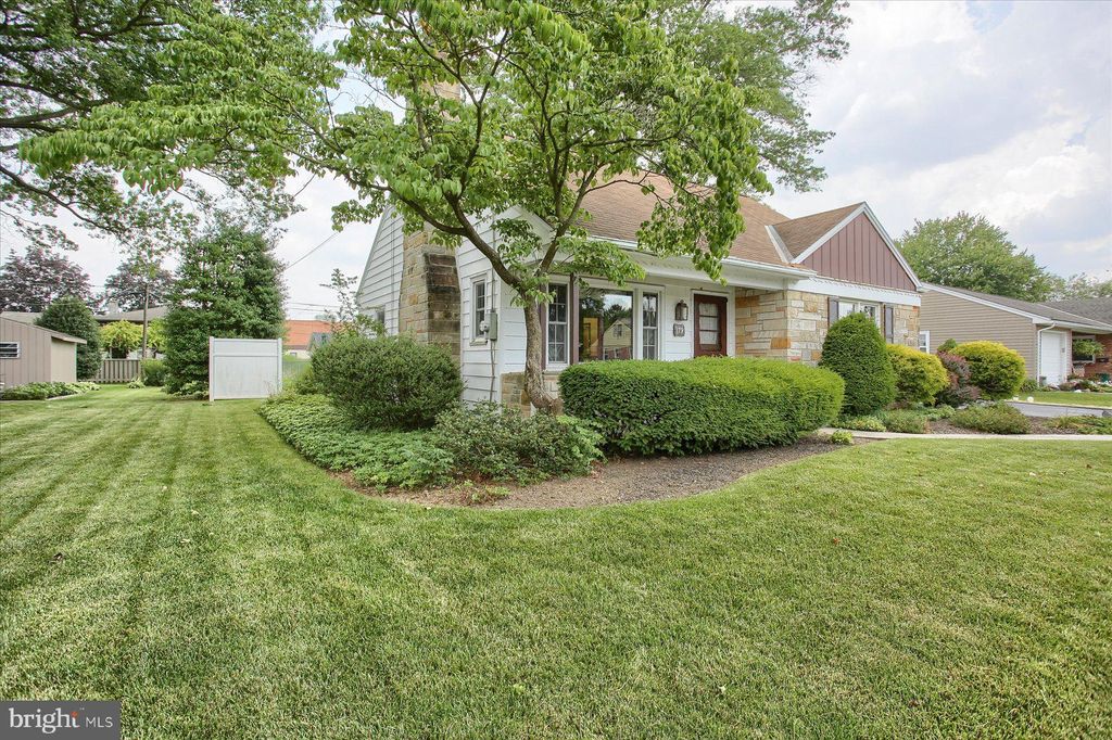 Photo of 179 N LAUREL ST, MANHEIM, PA 17545 (MLS # PALA2037414)