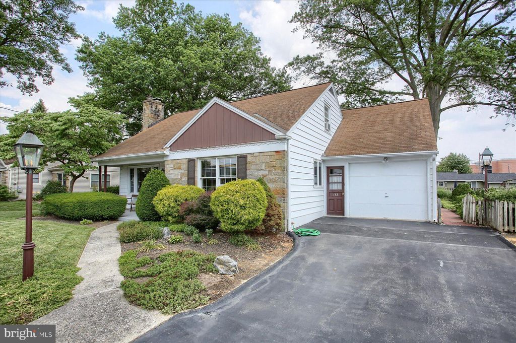 Photo of 179 N LAUREL ST, MANHEIM, PA 17545 (MLS # PALA2037414)