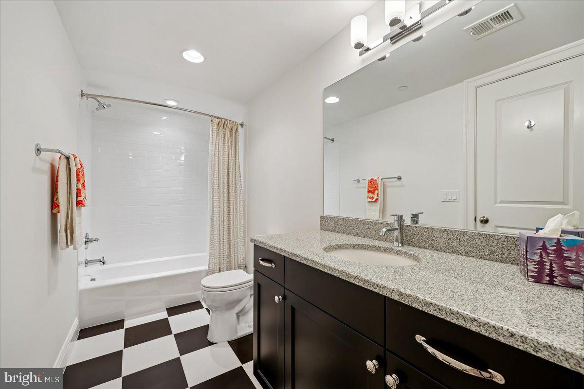 ENGLISH VILLAGE - Residential