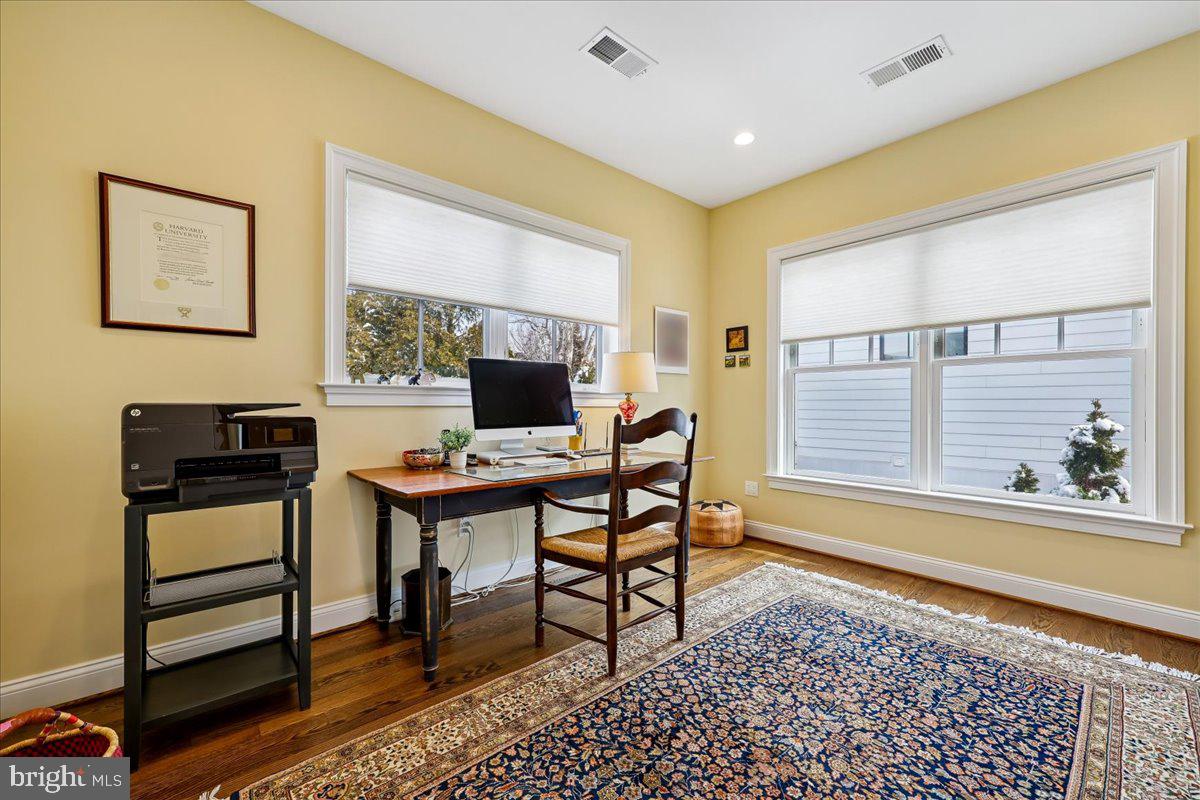 ENGLISH VILLAGE - Residential