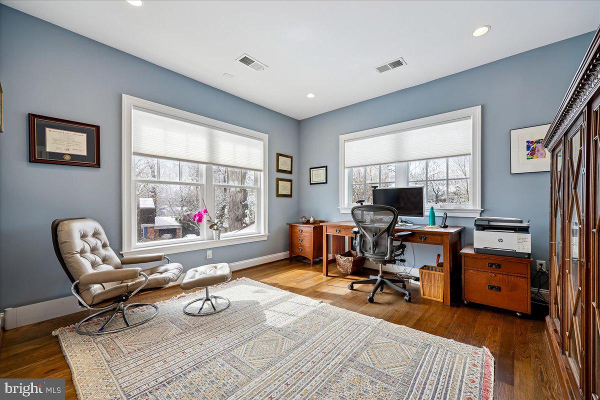 ENGLISH VILLAGE - Residential