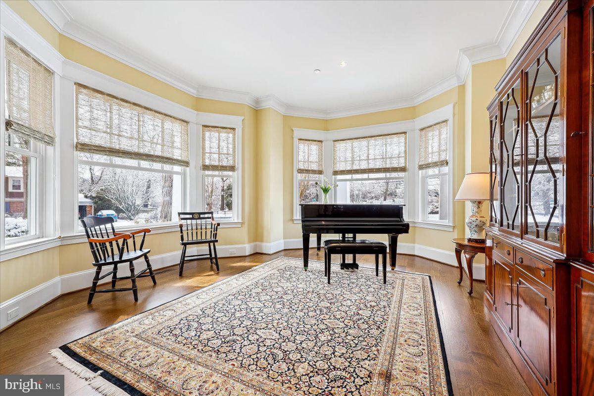 ENGLISH VILLAGE - Residential