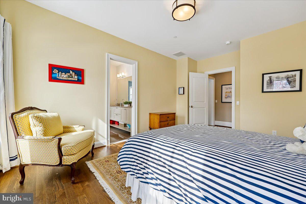 ENGLISH VILLAGE - Residential