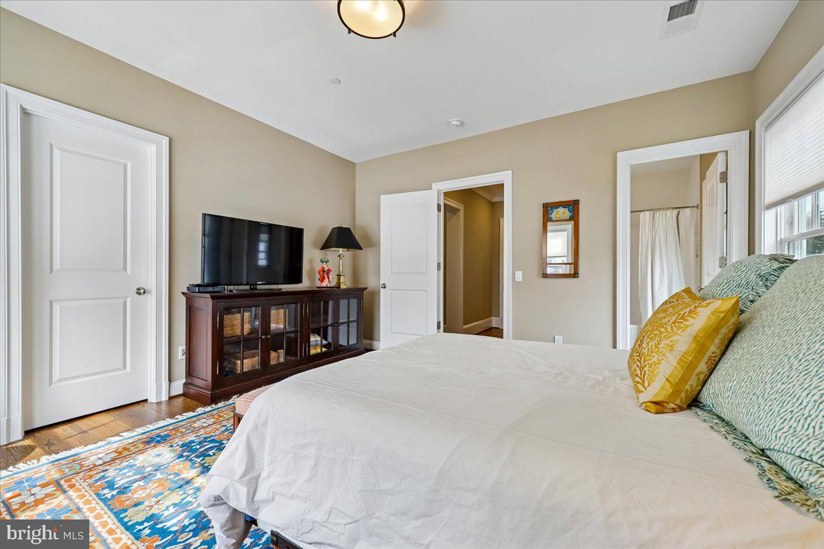 ENGLISH VILLAGE - Residential