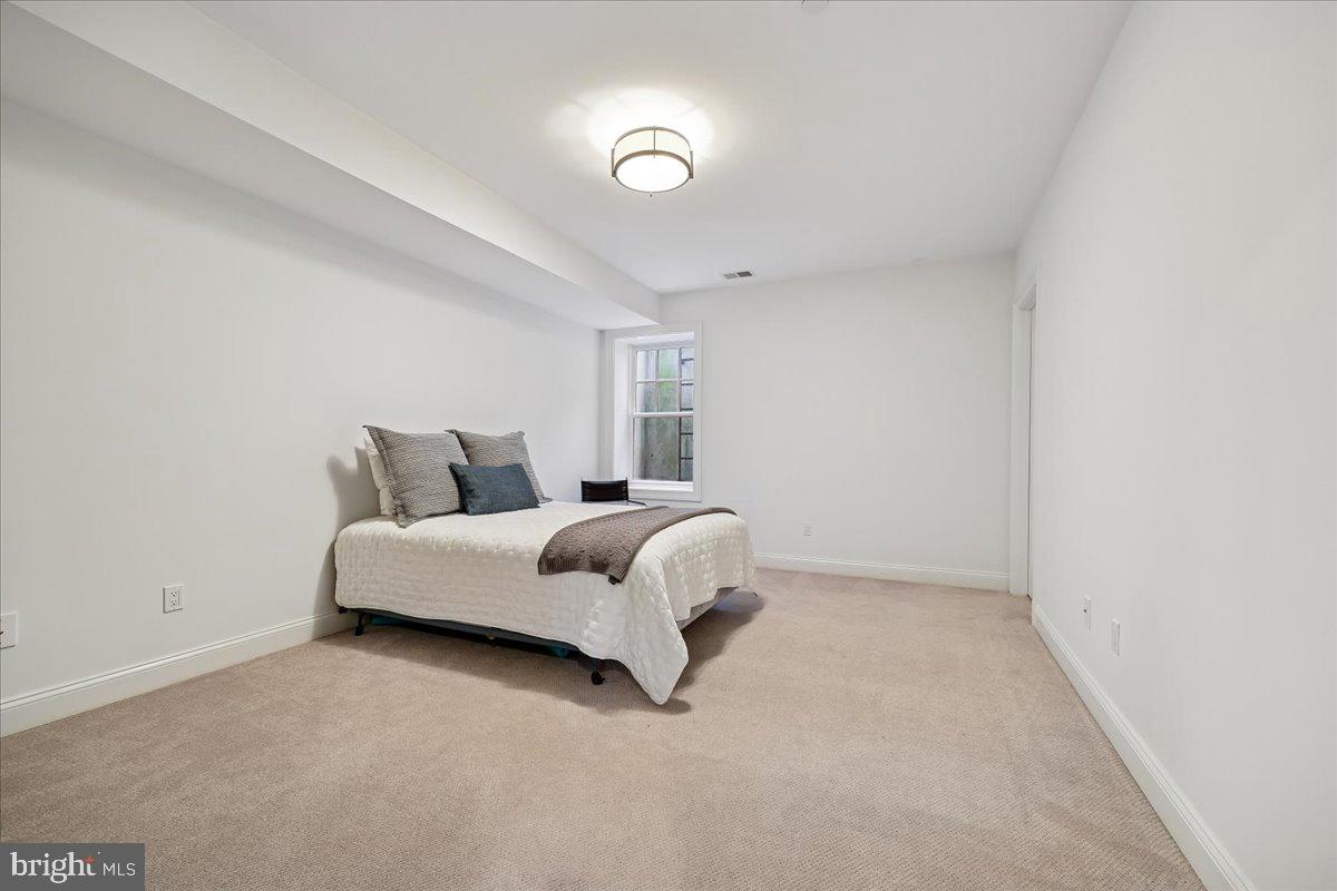 ENGLISH VILLAGE - Residential