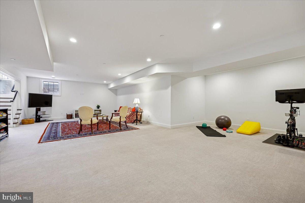 ENGLISH VILLAGE - Residential