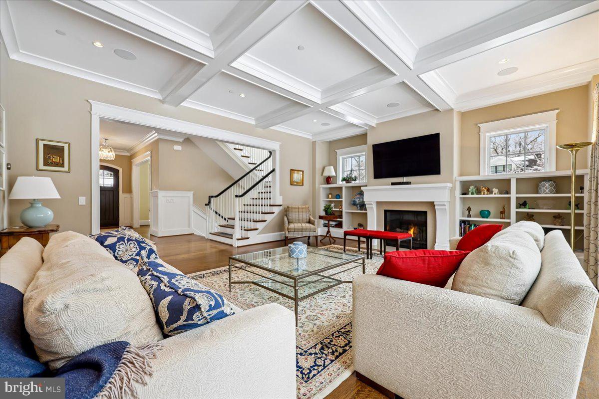 ENGLISH VILLAGE - Residential