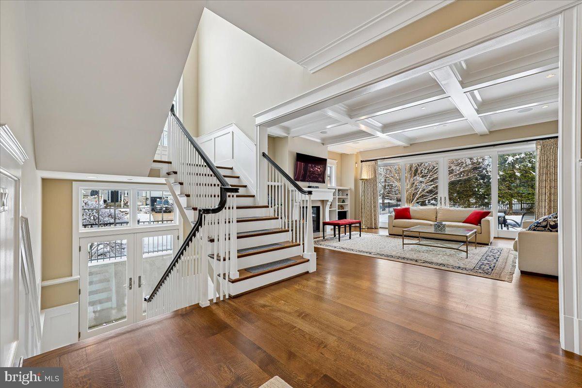 ENGLISH VILLAGE - Residential