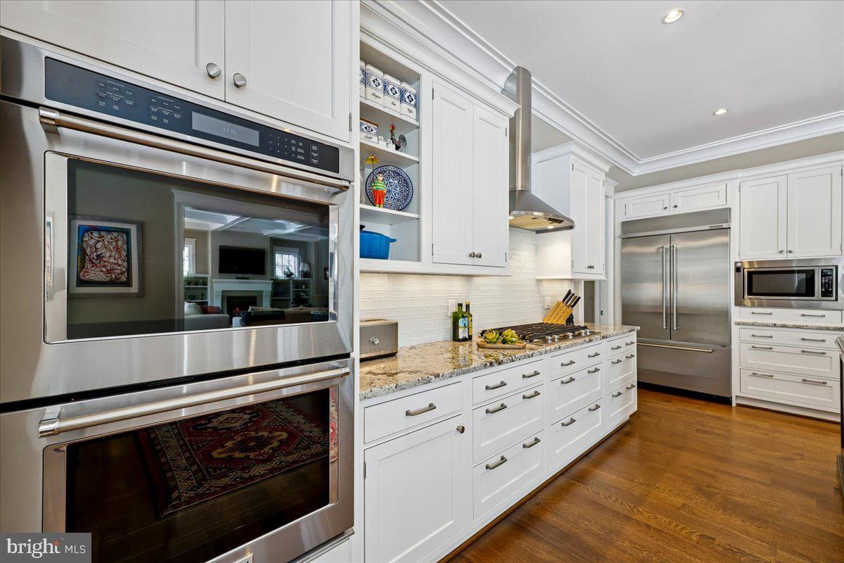 ENGLISH VILLAGE - Residential