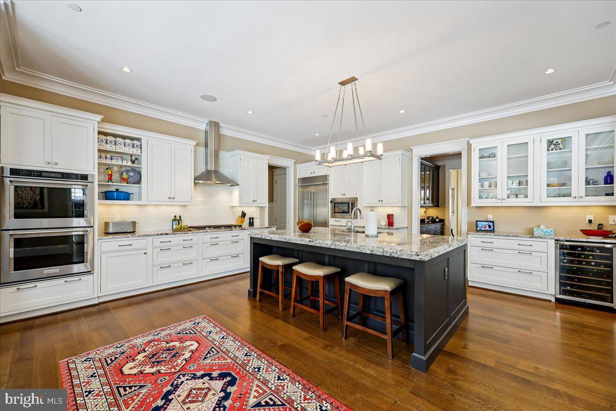 ENGLISH VILLAGE - Residential