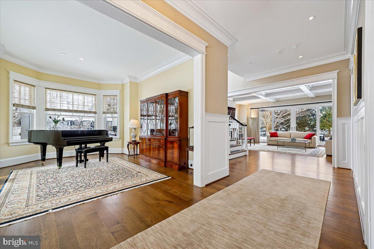 ENGLISH VILLAGE - Residential