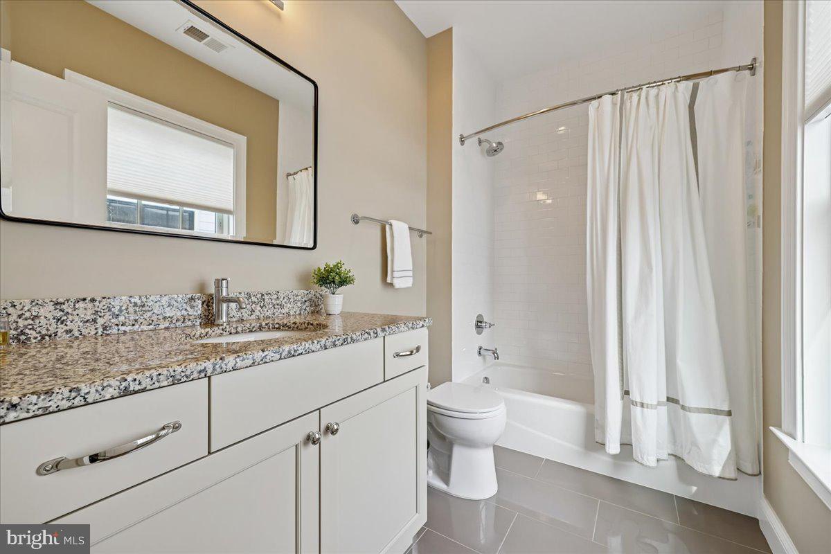 ENGLISH VILLAGE - Residential