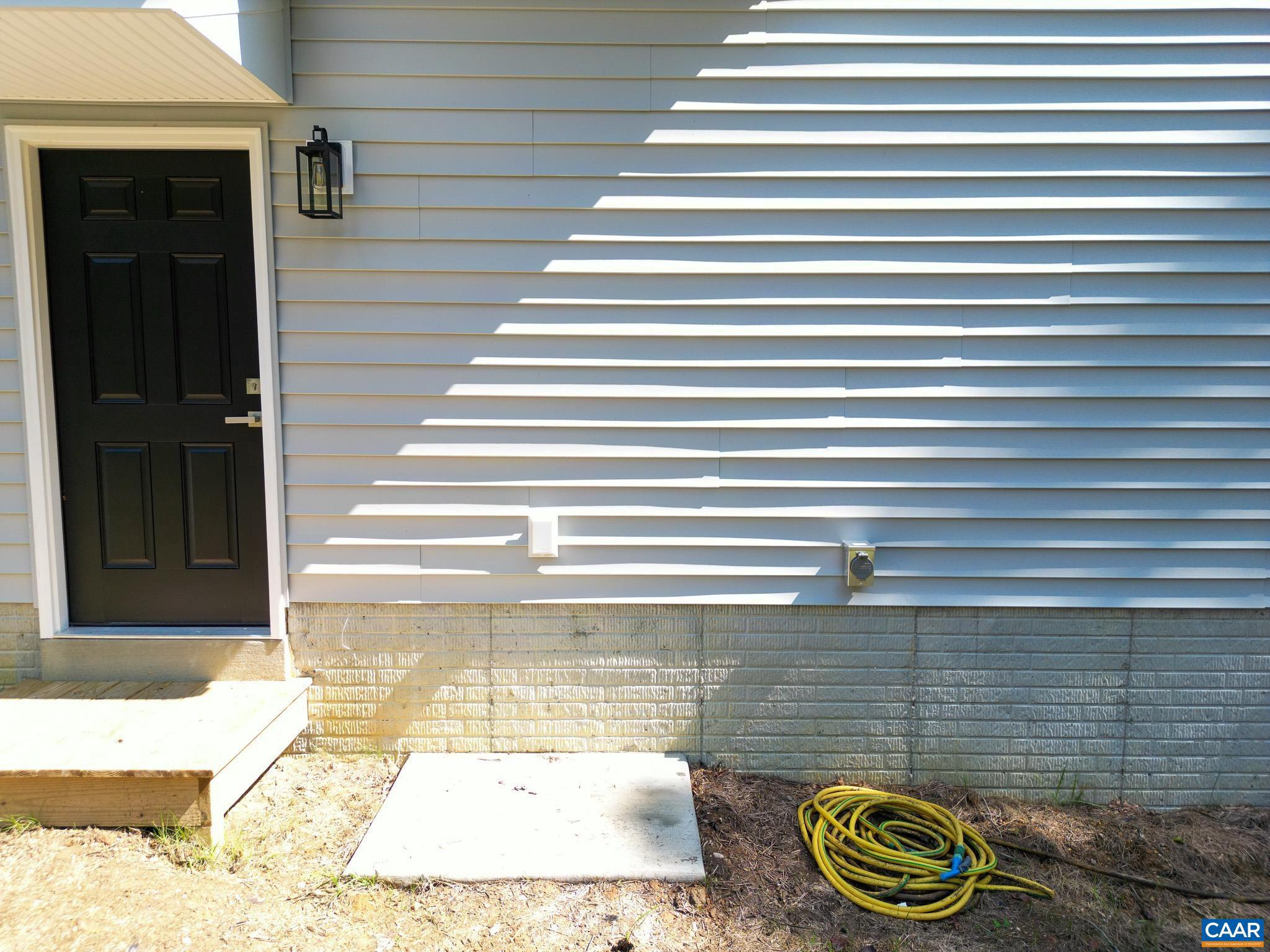 LAKE MONTICELLO - Residential