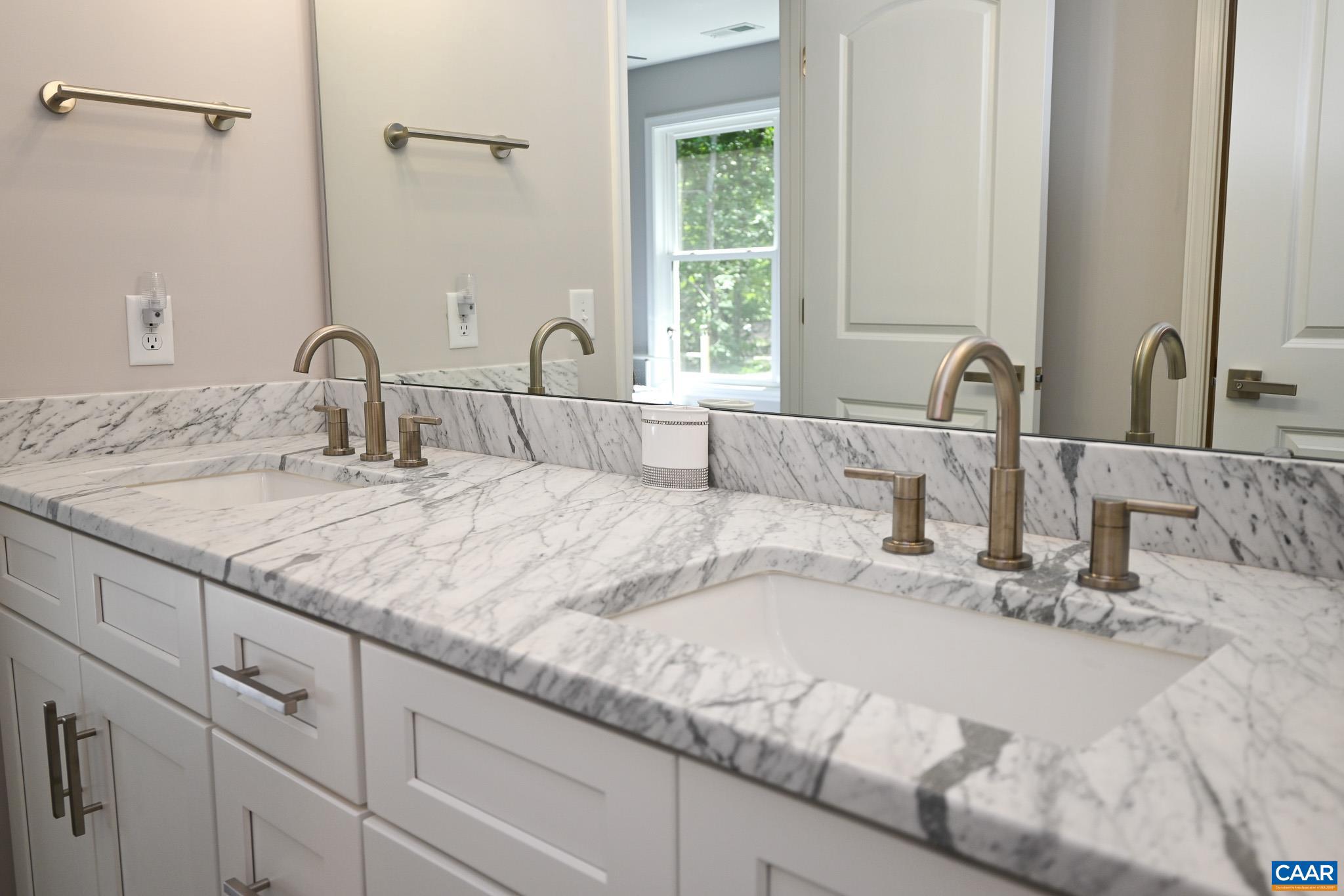 LAKE MONTICELLO - Residential