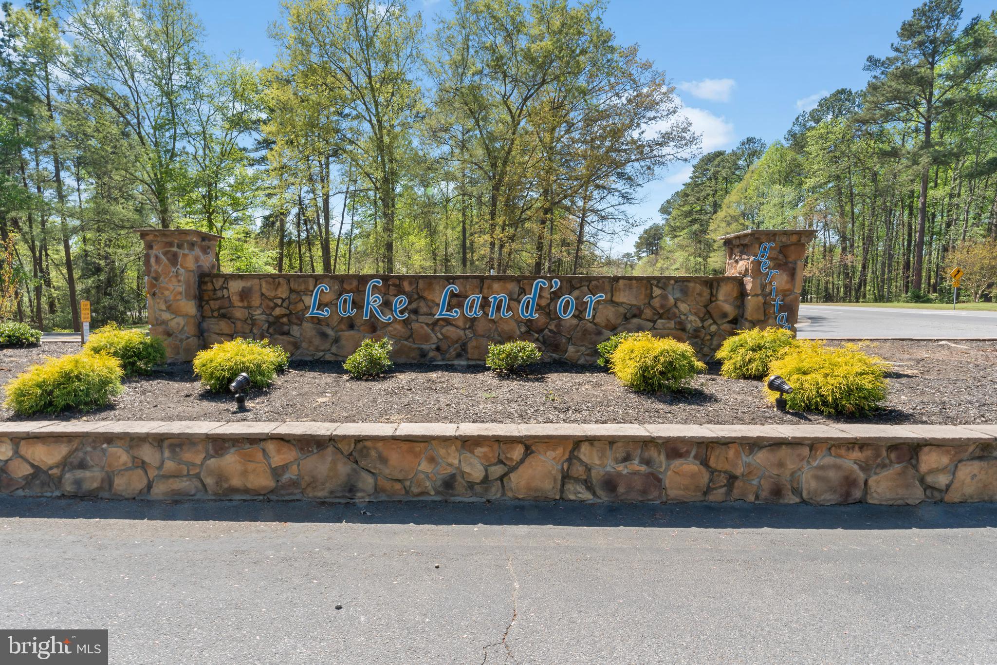 LAKE LAND OR - Residential