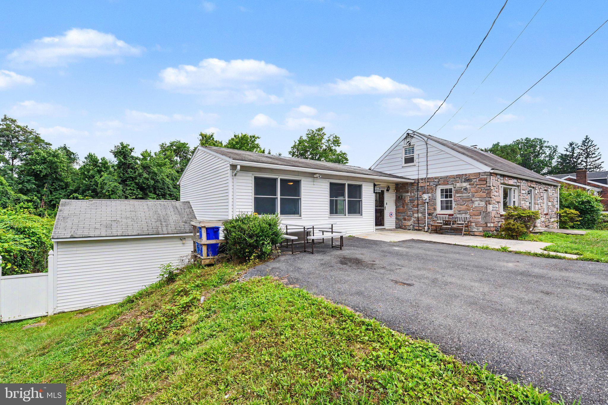 922 VALLEY ROAD