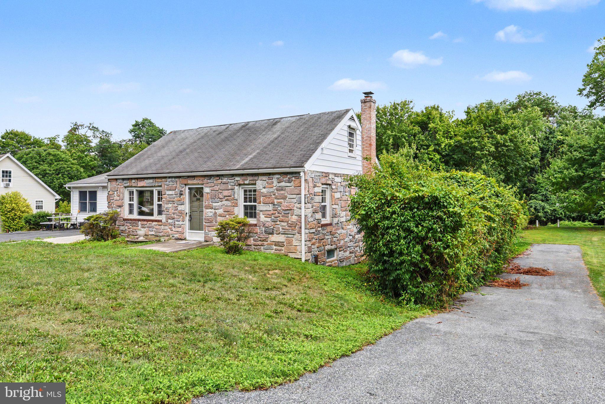 922 VALLEY ROAD