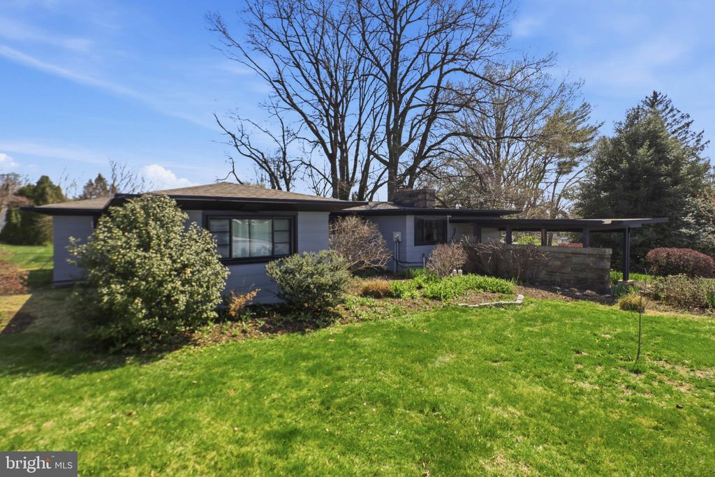 Photo of 535 E Roseville Road, LANCASTER, PA 17601 (MLS # PALA2086304)