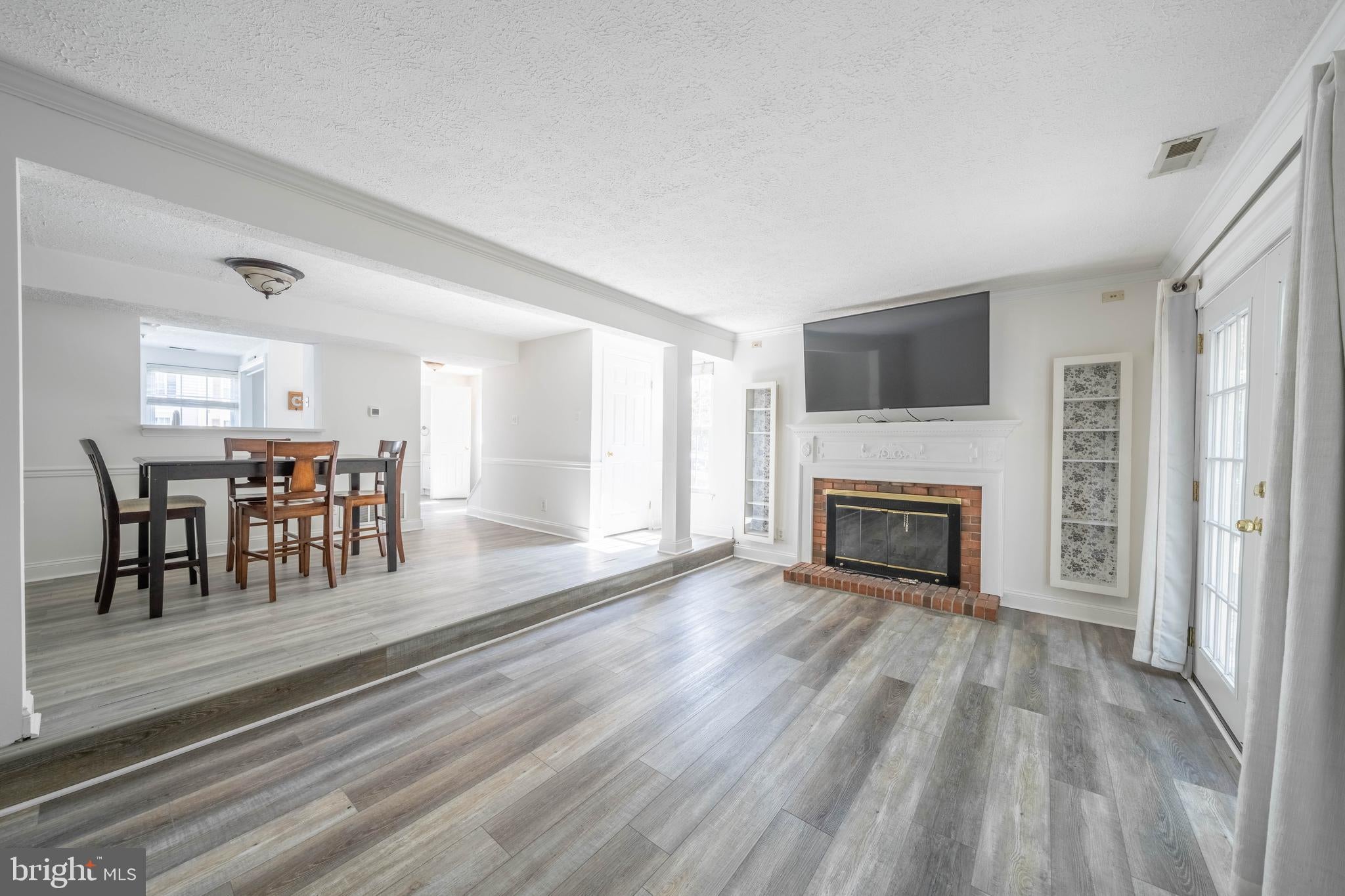 10 FORESTVIEW COURT