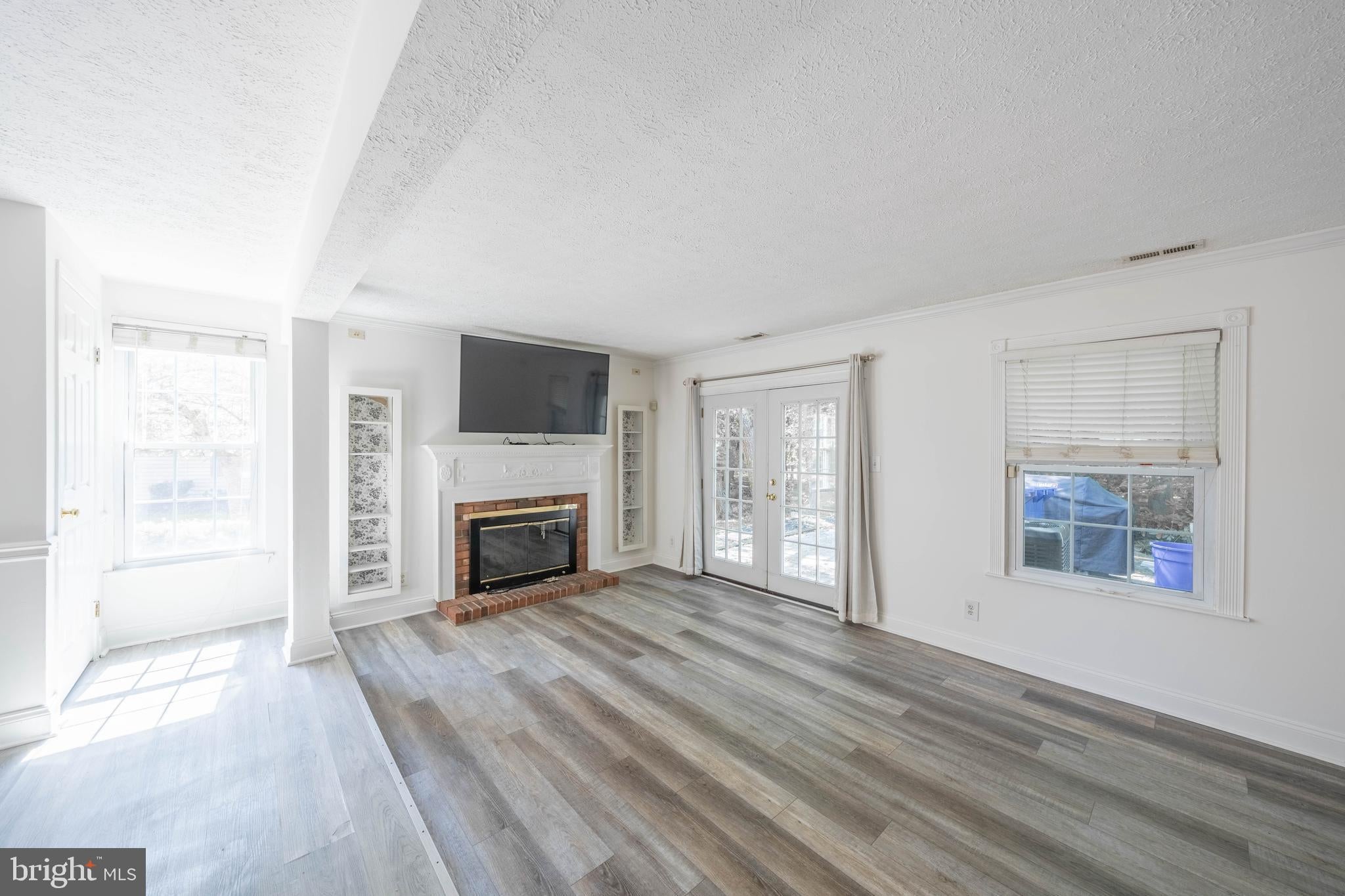 10 FORESTVIEW COURT