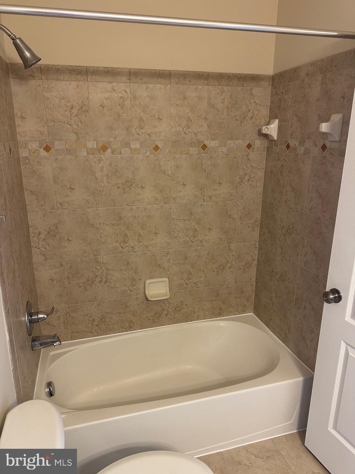 LANSDOWNE - Residential Lease