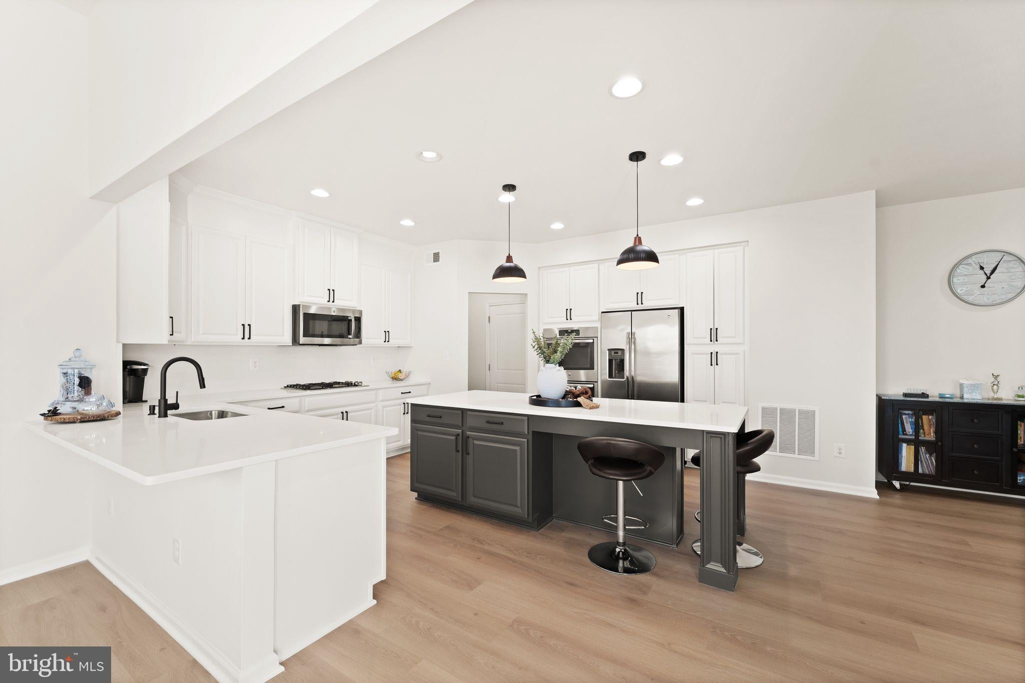 SEVEN HILLS - Residential