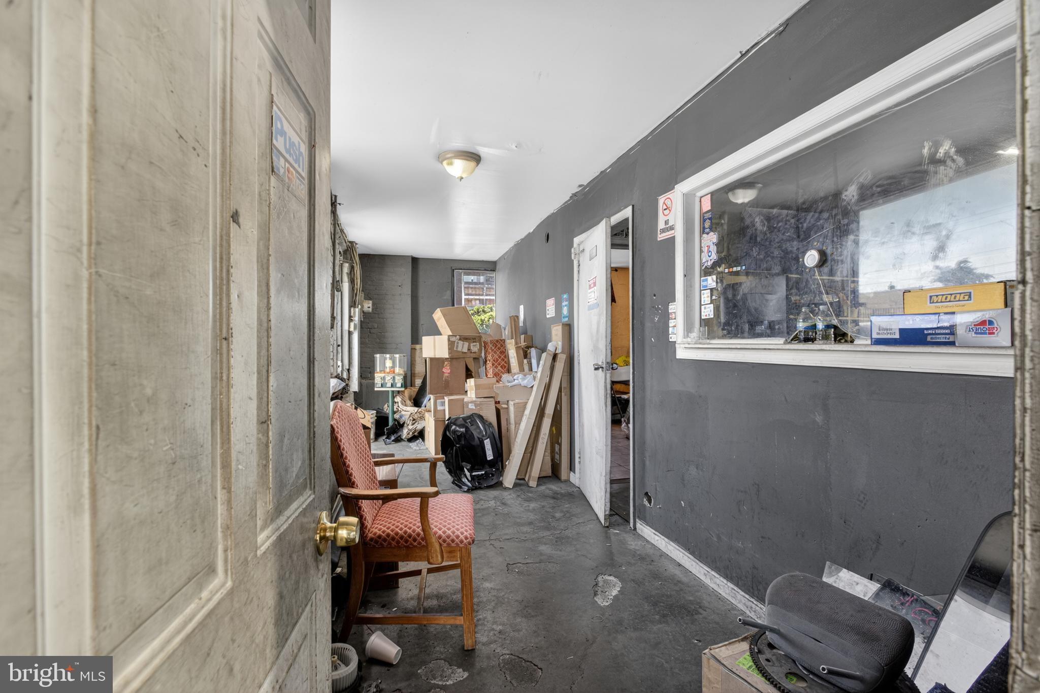 325 W GLENWOOD AVENUE