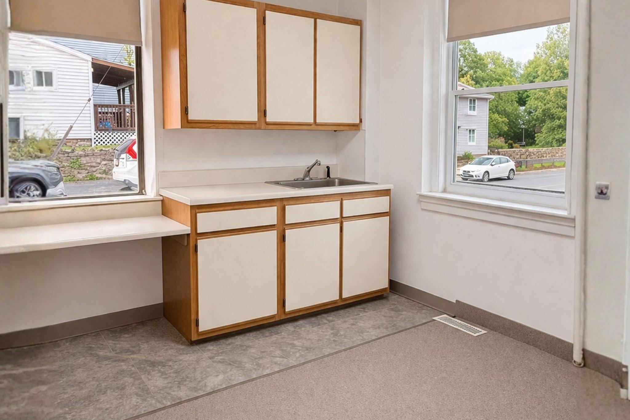 ELKINS PARK - Commercial Sale