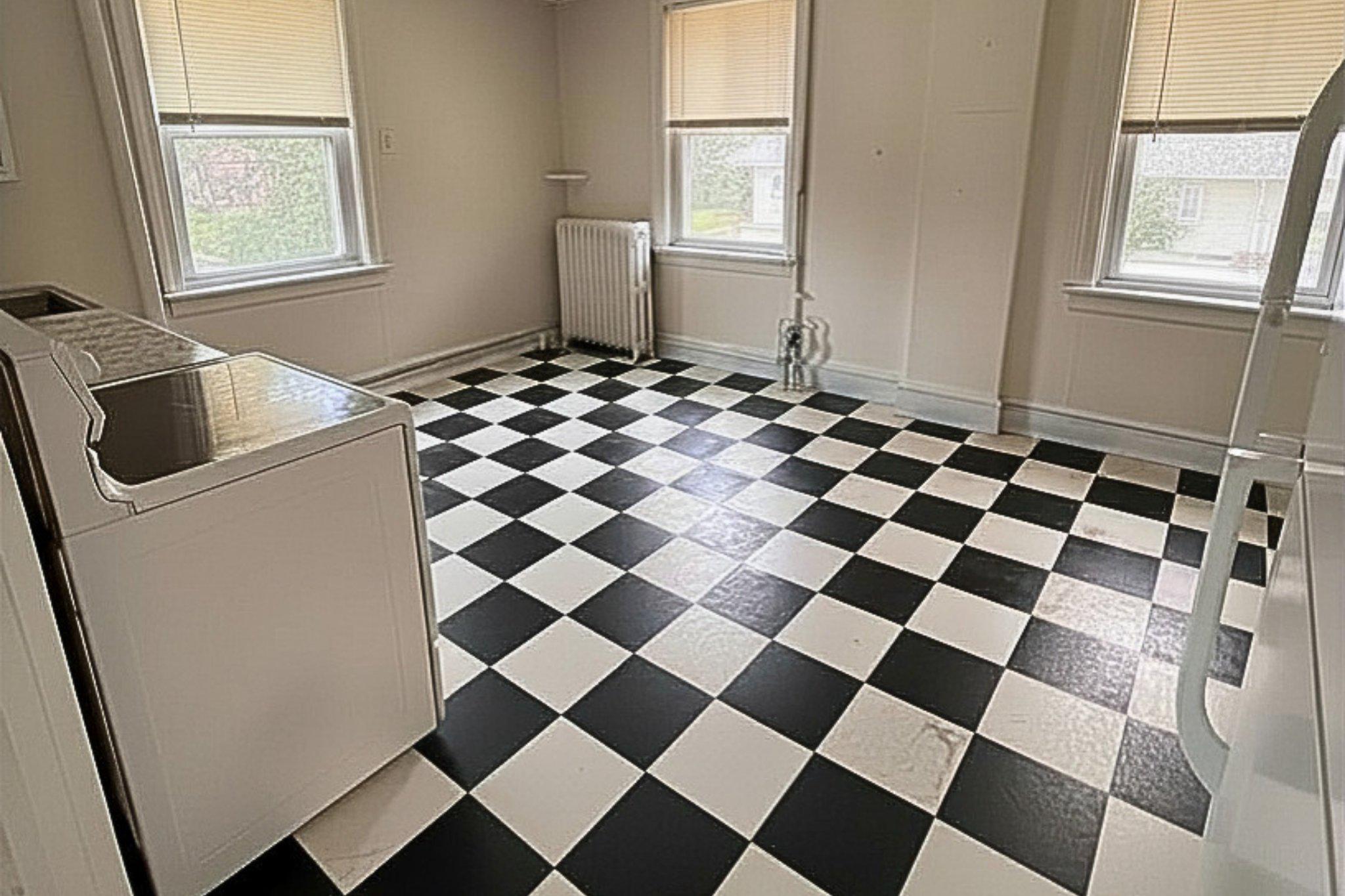 ELKINS PARK - Commercial Sale