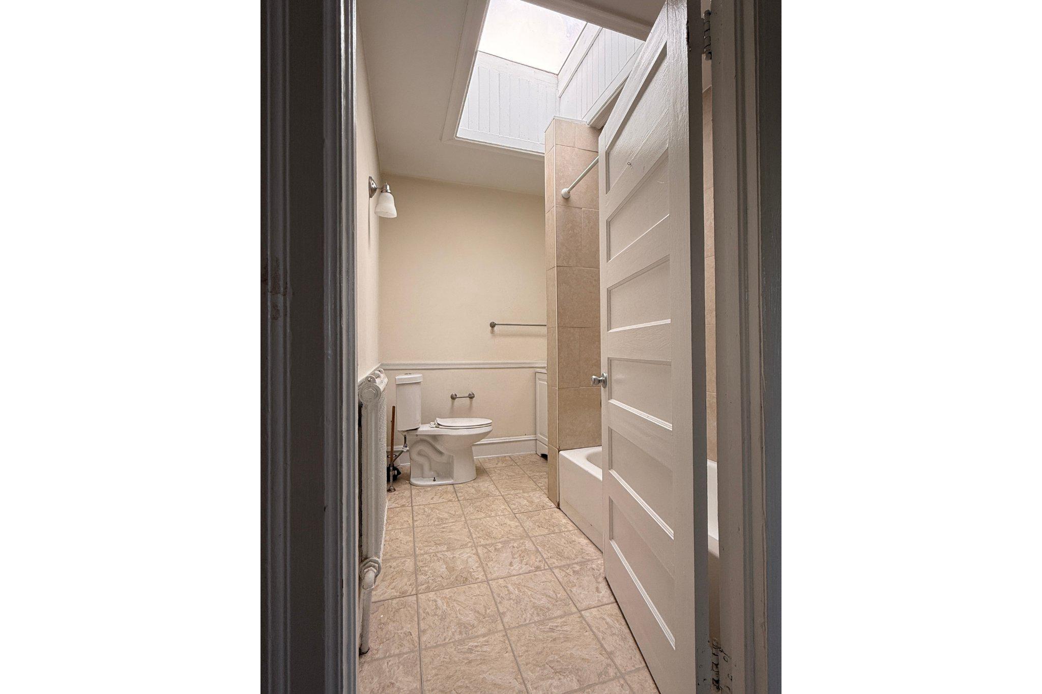 ELKINS PARK - Commercial Sale