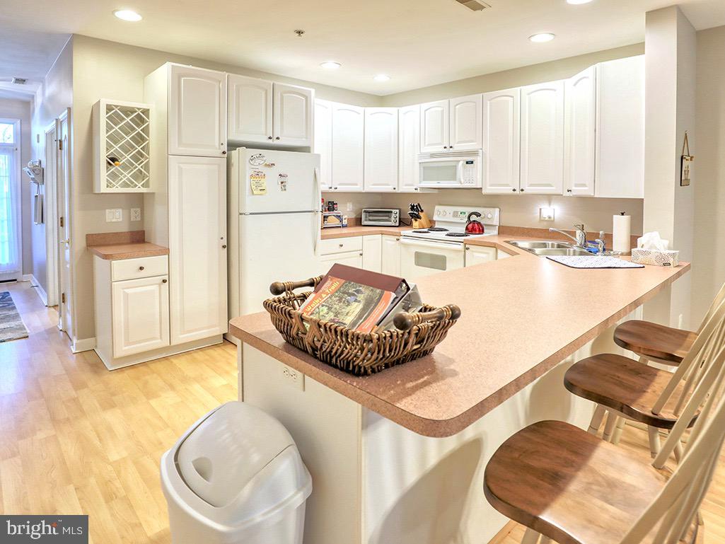 34313 SUMMERLYN DRIVE 405