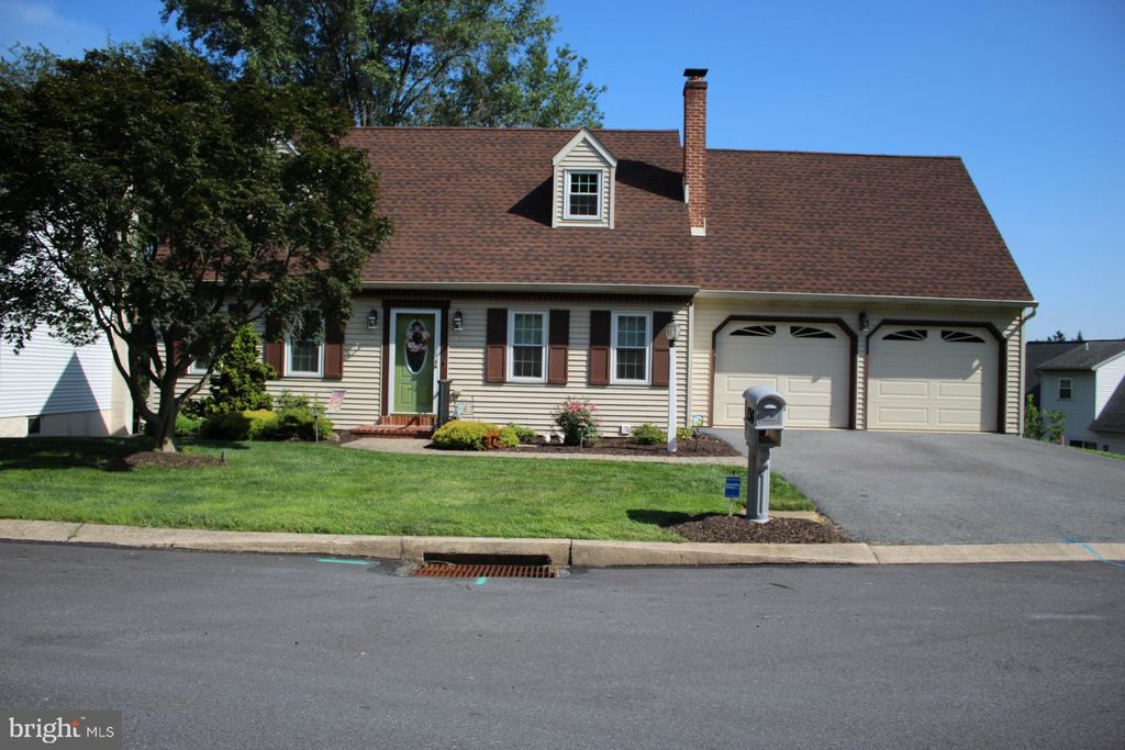 Photo of 136 Hampden Drive, MOUNTVILLE, PA 17554 (MLS # PALA2073288)