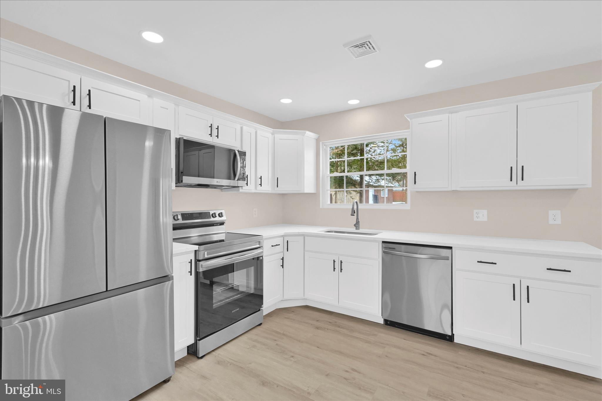 DEER LAKE - Residential