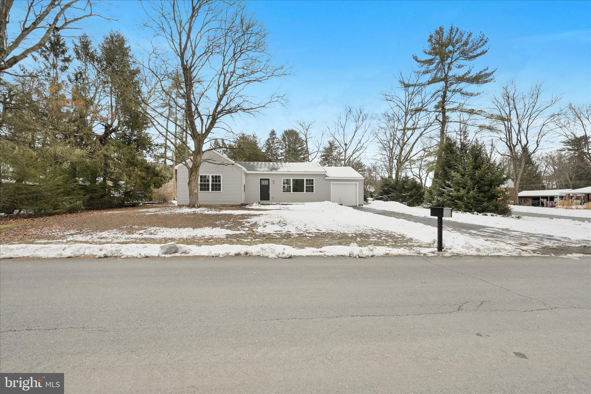 DEER LAKE - Residential