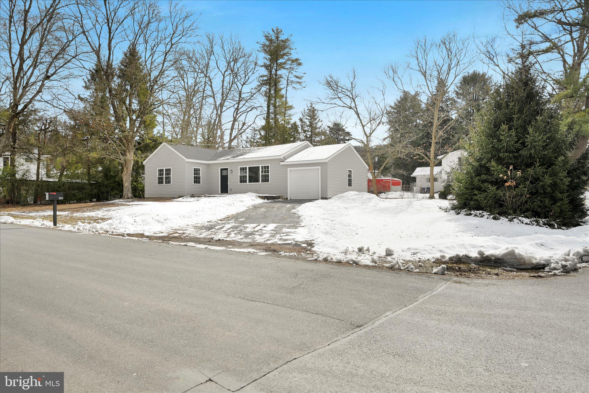 DEER LAKE - Residential