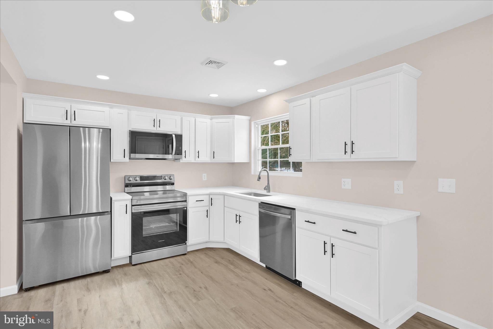 DEER LAKE - Residential