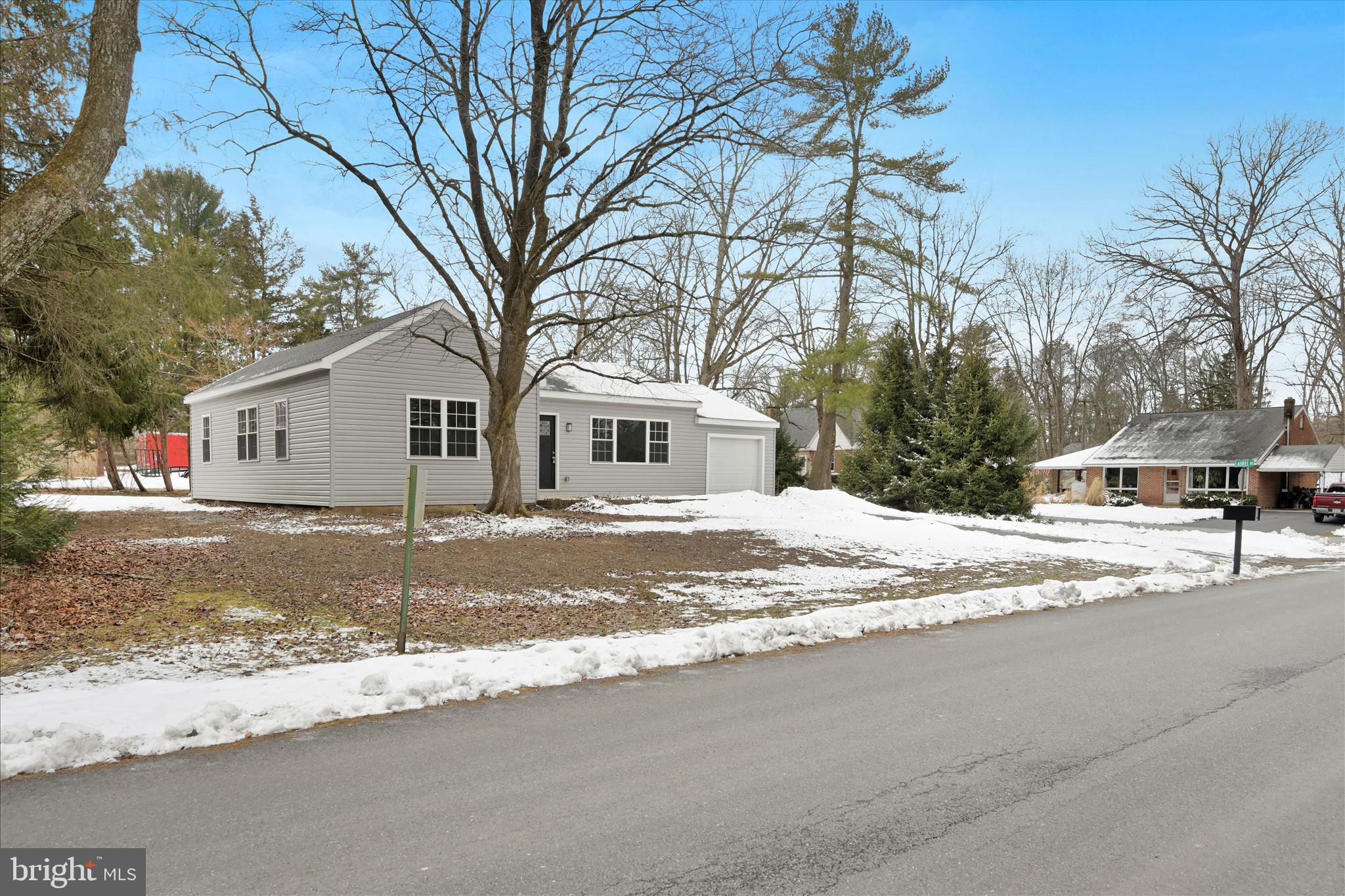 DEER LAKE - Residential