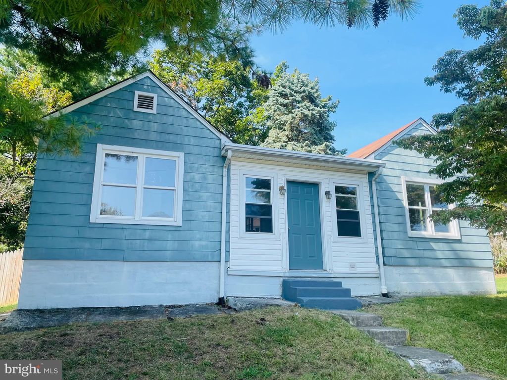Photo of 824 S Church St, WAYNESBORO, PA 17268 (MLS # PAFL2030278)