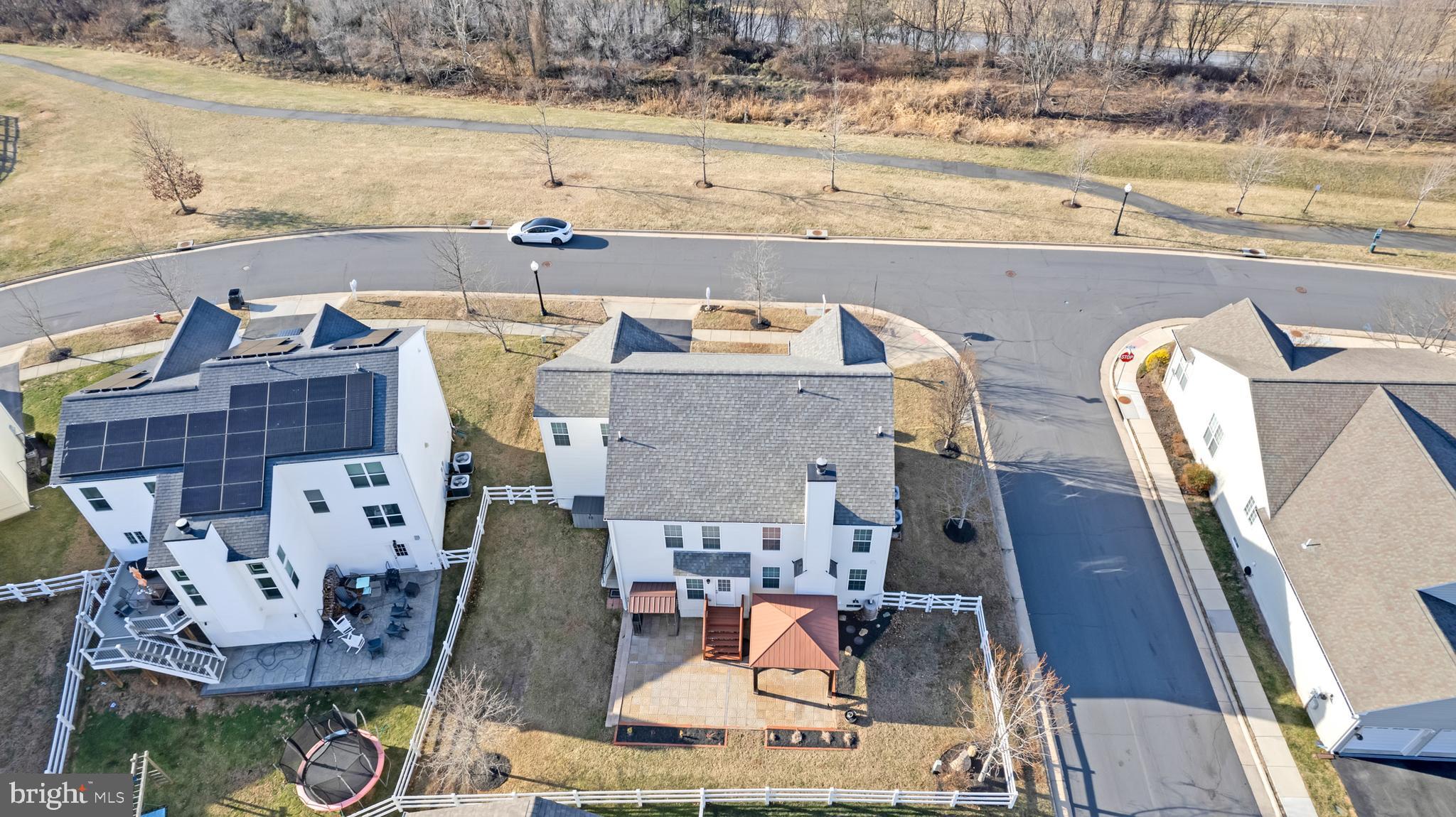 LAKE POINT ROUND HILL - Residential