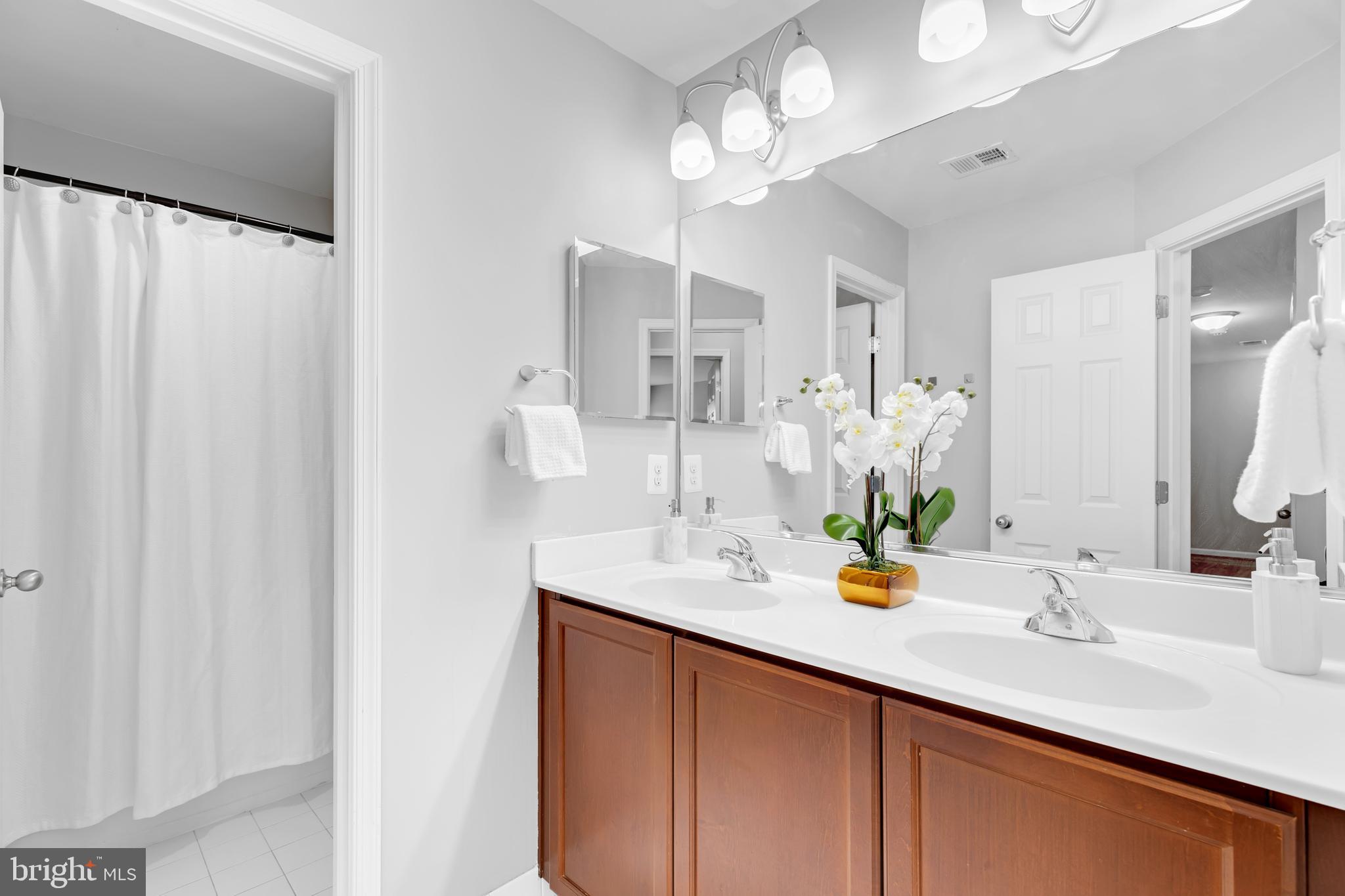 LAKE POINT ROUND HILL - Residential