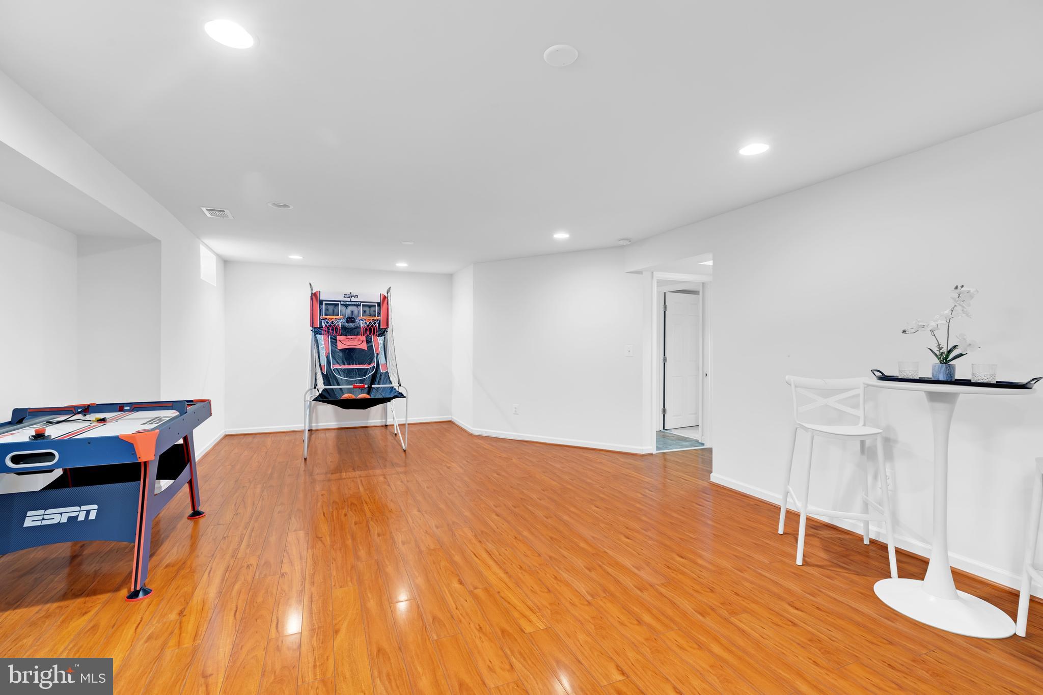 LAKE POINT ROUND HILL - Residential