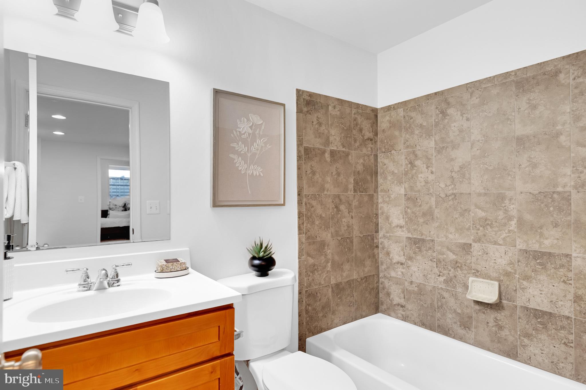 LAKE POINT ROUND HILL - Residential