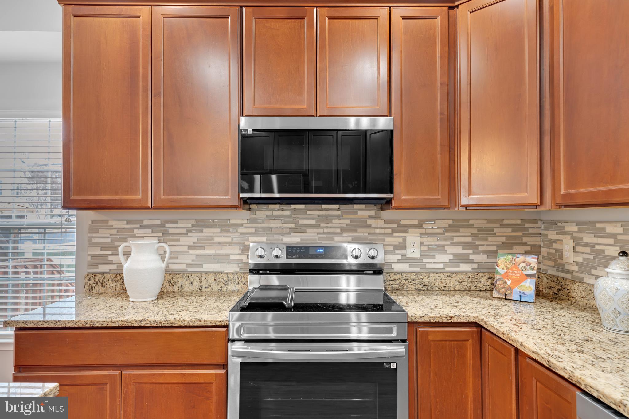 LAKE POINT ROUND HILL - Residential