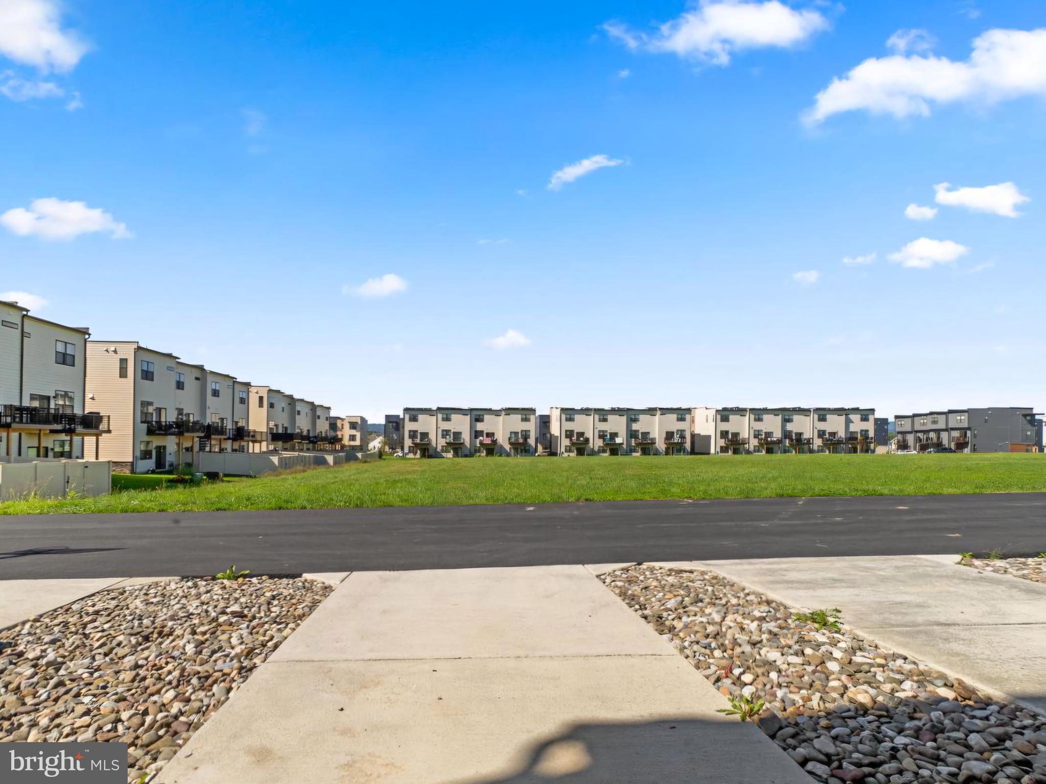 RENN QUARTER - Residential Lease