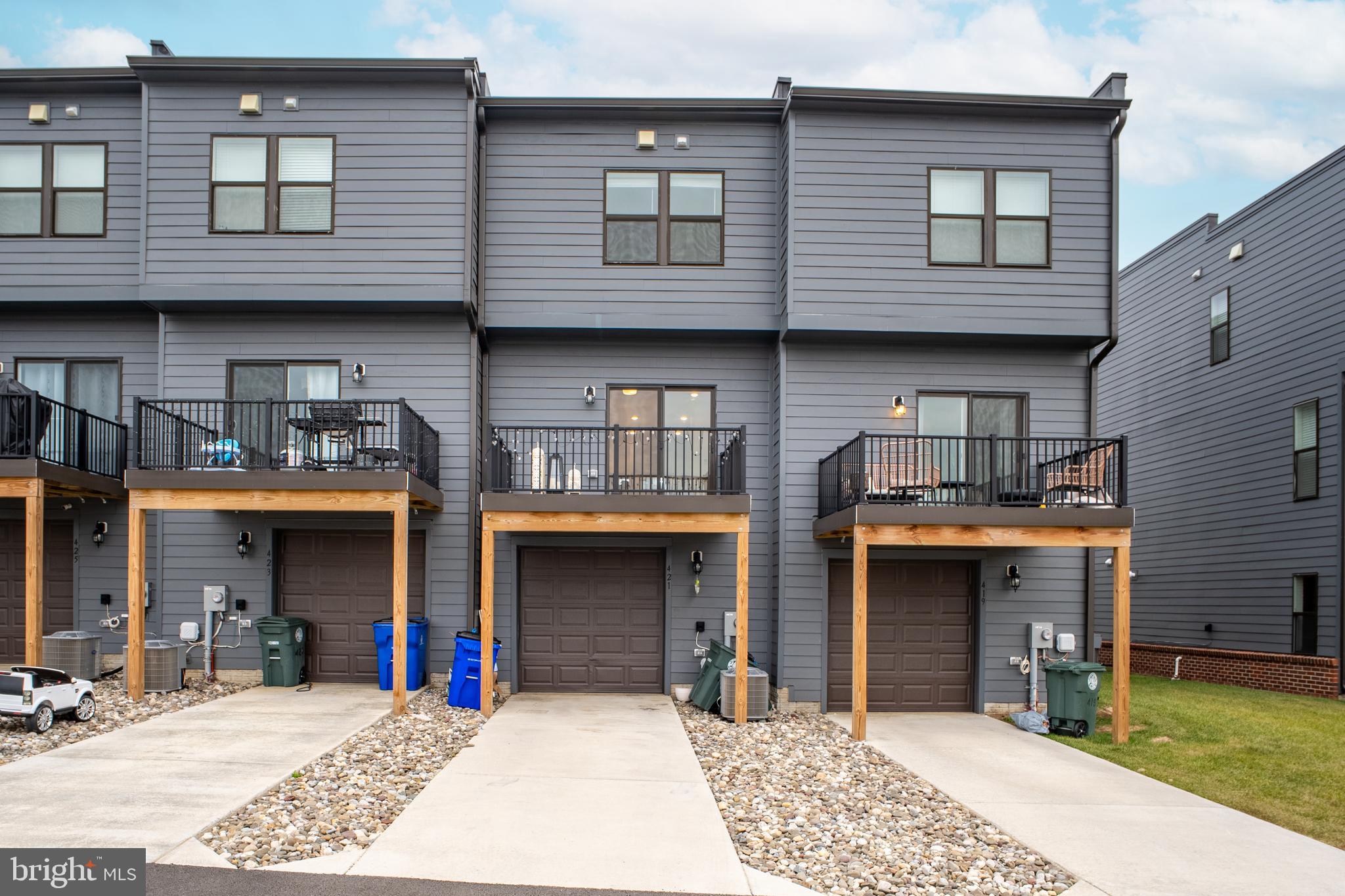 RENN QUARTER - Residential Lease