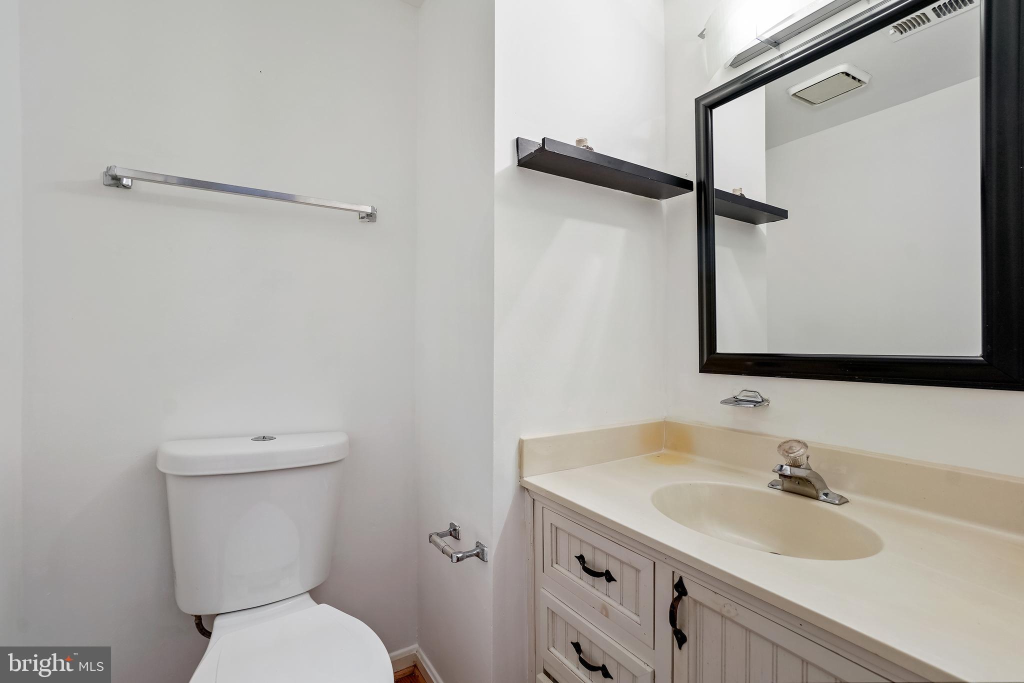 CALVERTON - Residential Lease