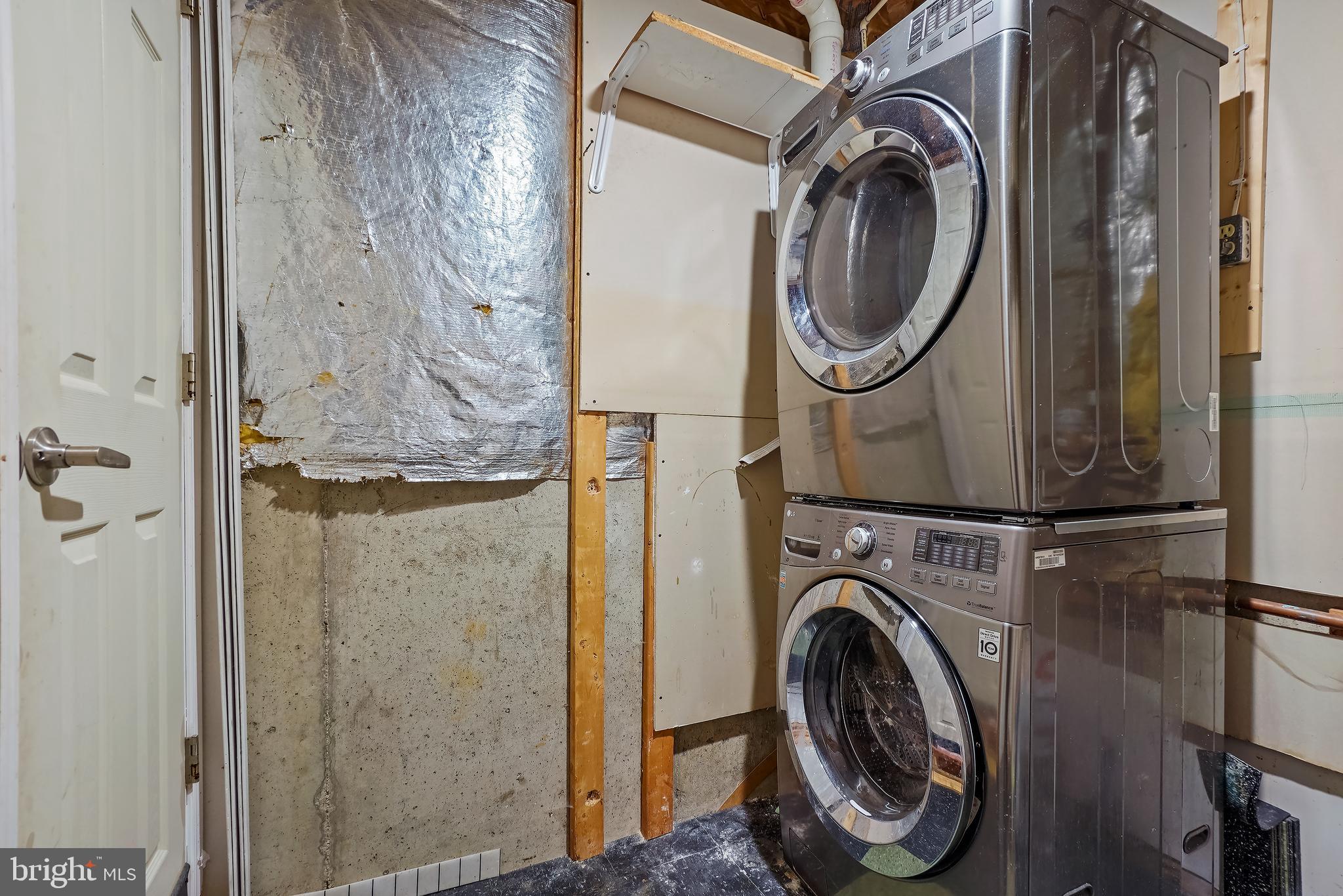 CALVERTON - Residential Lease